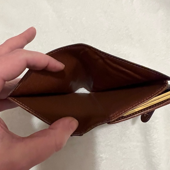 LOUIS VUITTON Kisslock Wallet! With Dust bag! 100% Authentic! Great price! - Picture 8 of 16